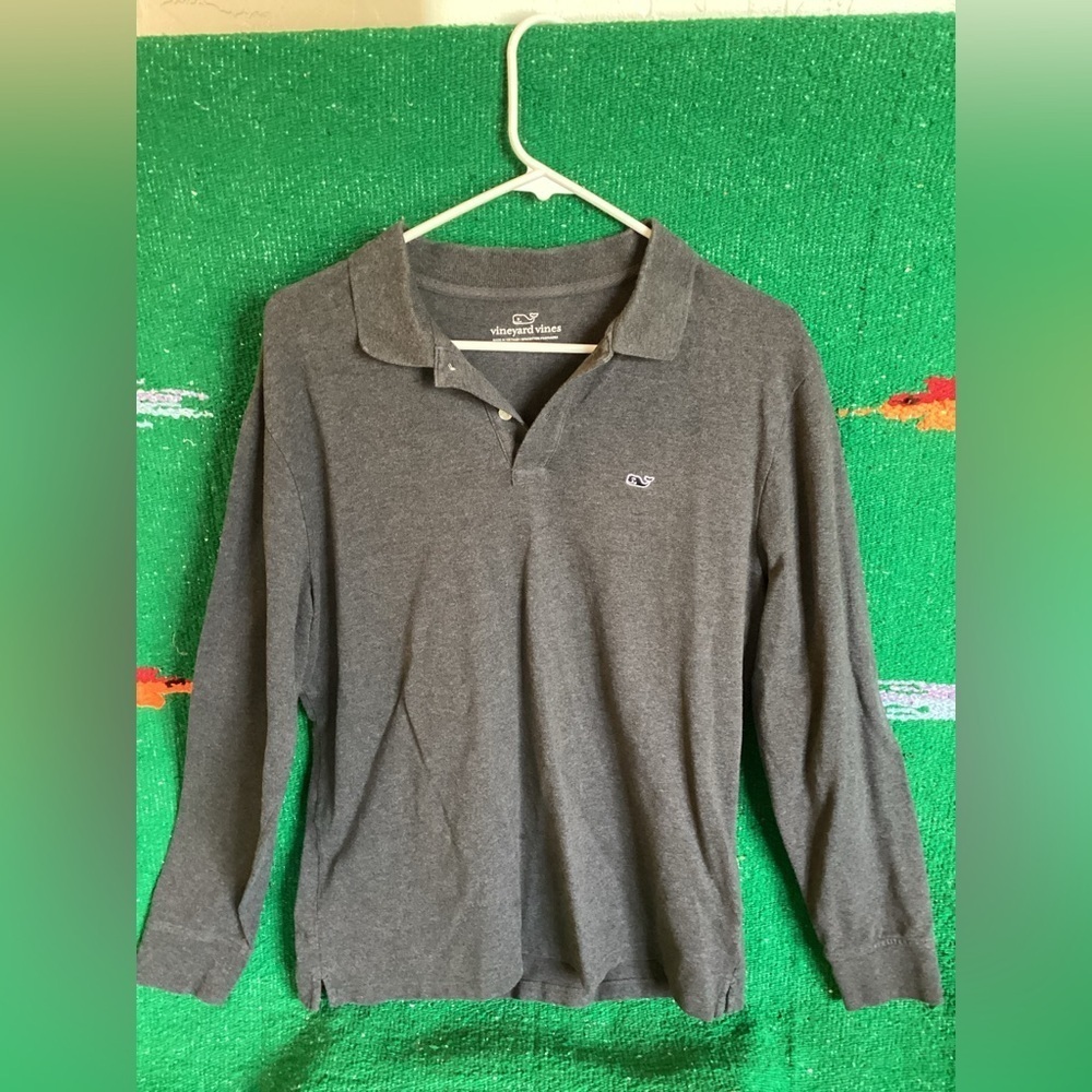 Vineyard Vines Mens long sleeve polo-SZ M-Gray 
Pit to pit 21”
Length 27”